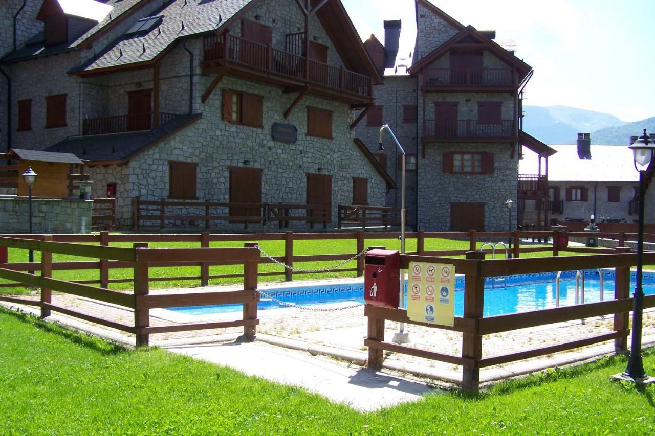 Apartamentos Nevados 24610 Benasque Exterior photo